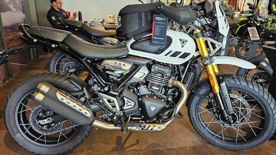 TRIUMPH SCRAMBLER 400 XC TRIUMPH SCRAMBLER 400 XC